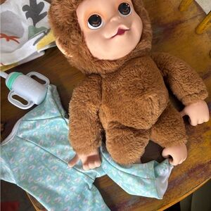 Like new “little live pets” baby monkey